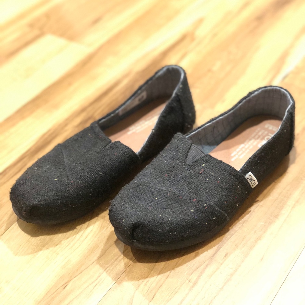 Toms Classics, black with speckles